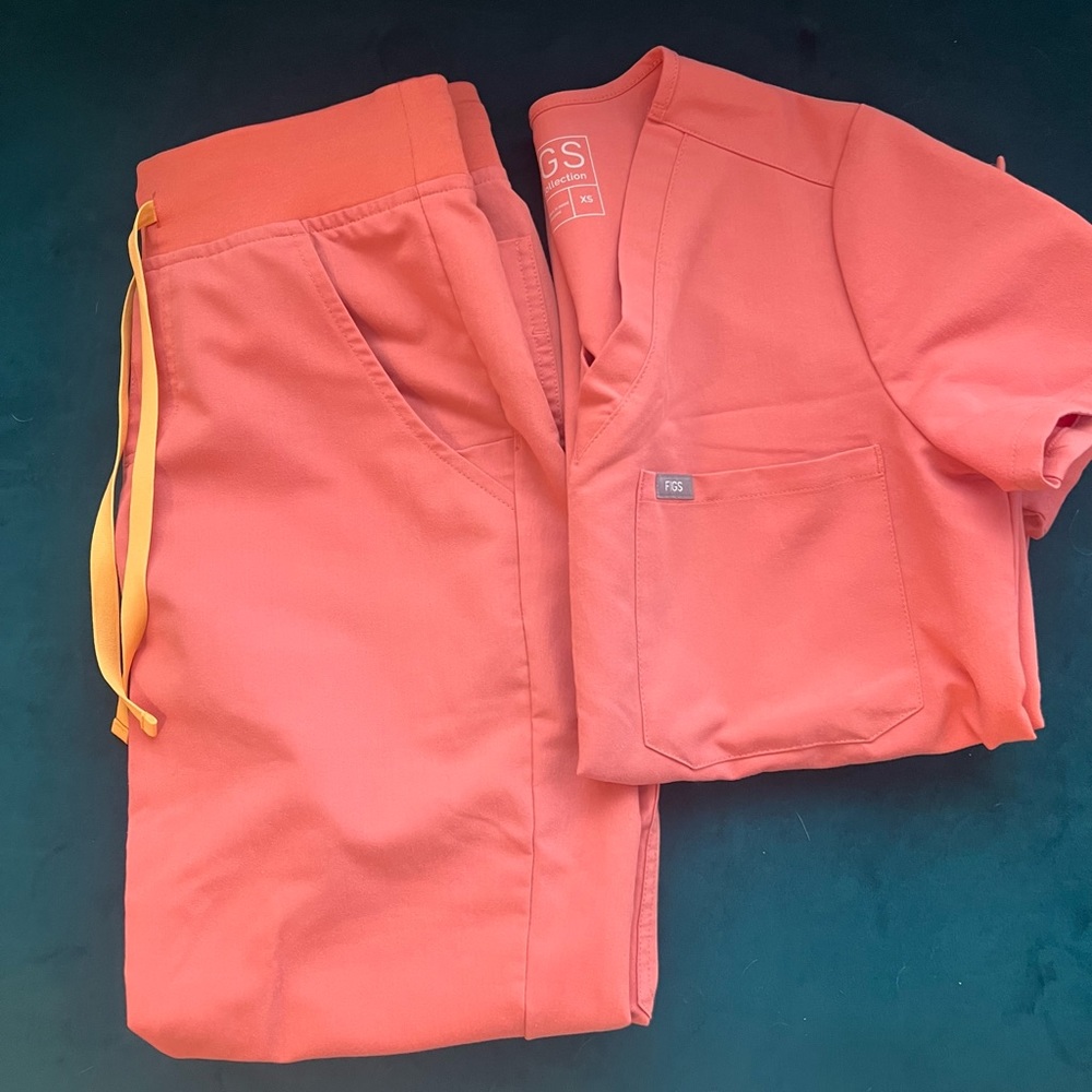 Figs Coral XS Jogger and Catarina